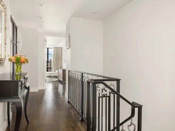 985 Park Avenue image 8 of 16