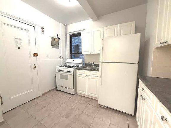 5th image of 305 Lexington Ave APT 2B