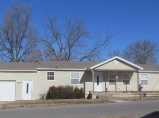 420 E Center St, Prairie Grove, AR 72753