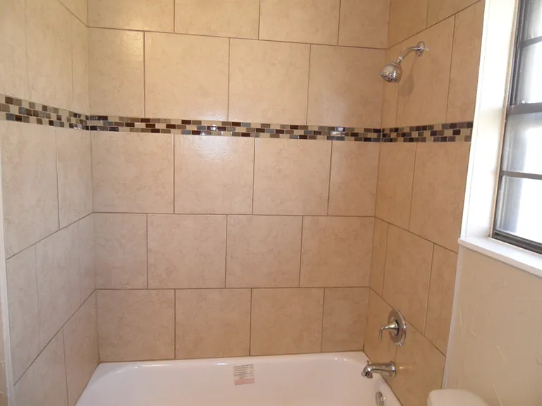 608 Charles Ave — Photo 18