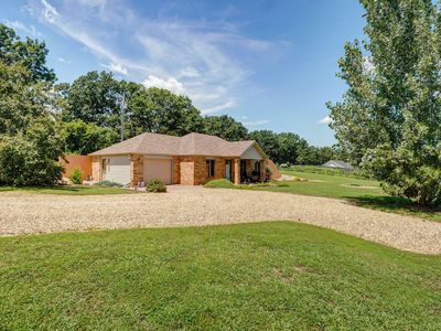 1360 Johnson Road, Sparta, MO, 65753