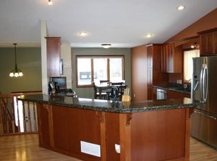 2845 Carver Park Cir, Woodbury, MN 55125