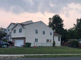 24 Fairhill Rd, Edison, NJ 08817