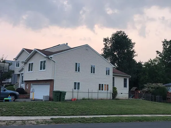 24 Fairhill Rd, Edison, NJ 08817