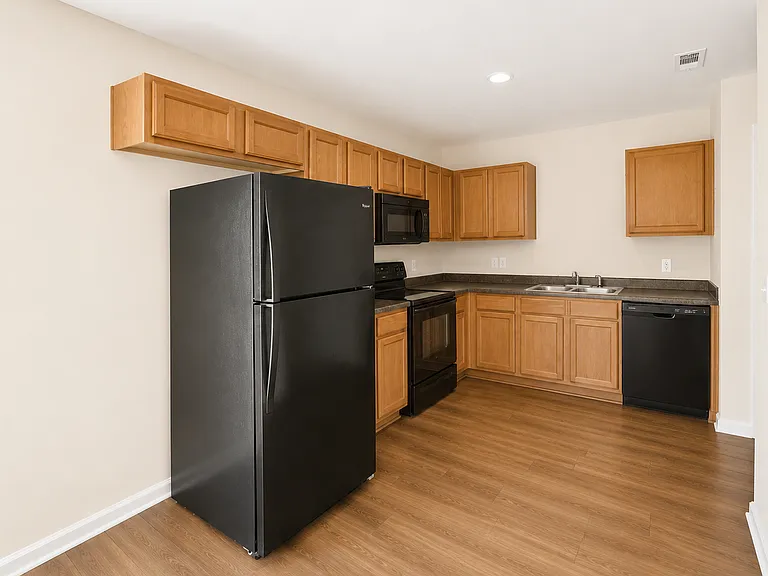 81 Roseberry Cir — Photo 2