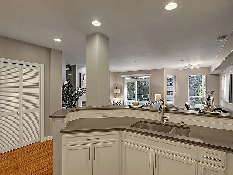925 110th Ave NE #208 — Photo 7