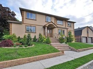 15618 Cryders Ln, Beechhurst, NY 11357