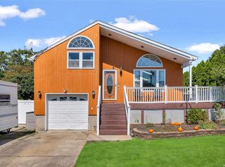 17 Argyle Dr, Shirley, NY 11967