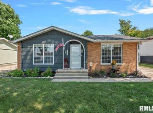 1956 Stanhope Rd, Springfield, IL 62702