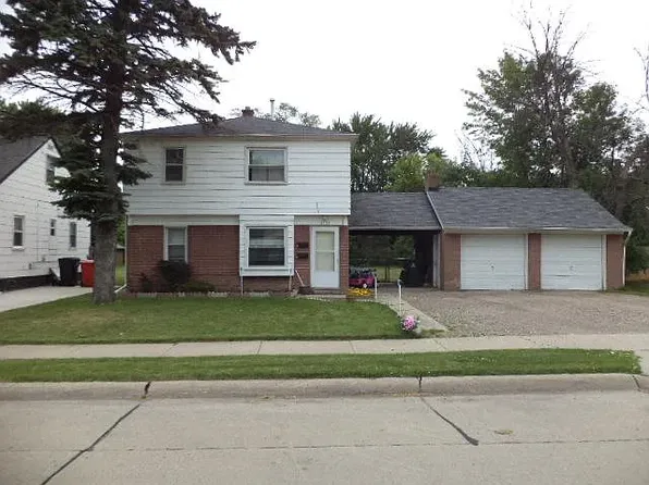 18565 Beechwood St, Roseville, MI 48066