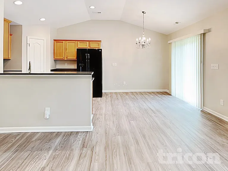 6235 Leslie Dr — Photo 4