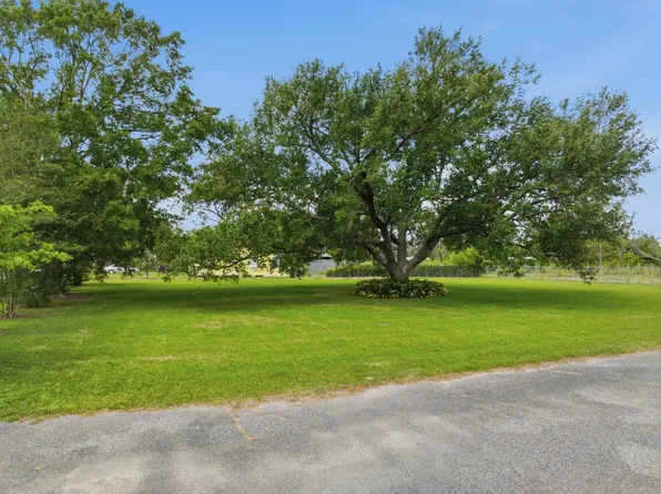 W Claude St, Lake Charles, LA 70605