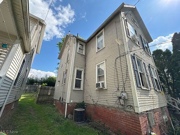 3rd image of 609 Phillips St