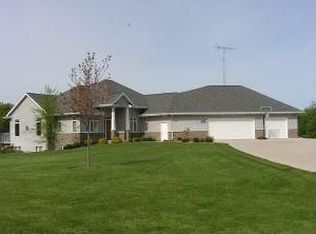 W13842 Southwoods Ct, Ripon, WI 54971