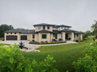 22601 Hascall St, Elkhorn, NE 68022