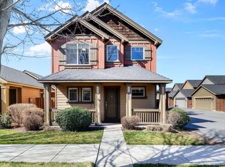 467 NW 27th St, Redmond, OR 97756