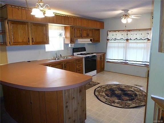 4th image of 10 Marseille Ave