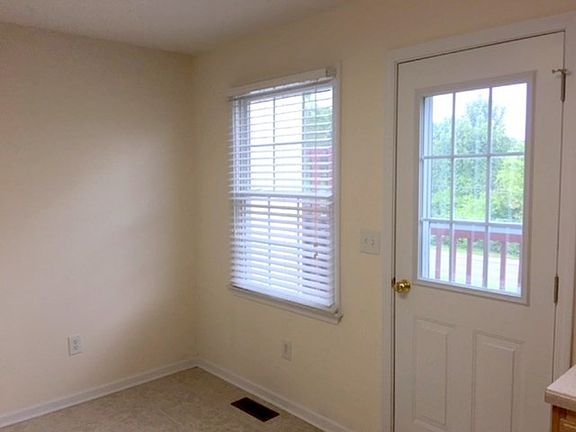 5th image of 505 Beaverview Dr