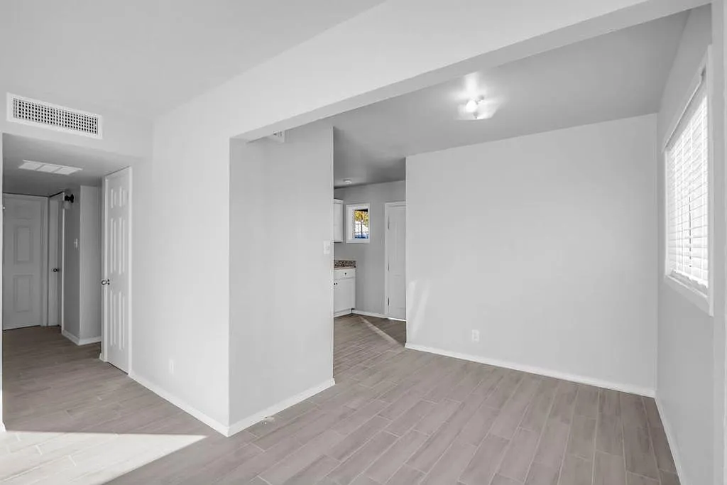 3 bed, 936 sqft, $1,500 — Photo 4