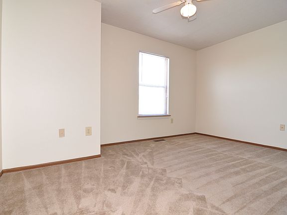 4th image of 1059 Blackberry Ln