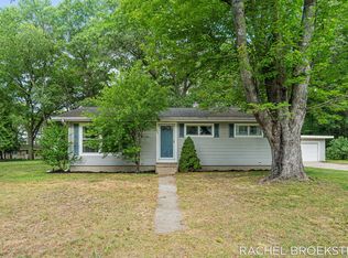 15703 Vineyard Dr, Spring Lake, MI 49456