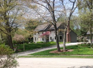2 Arrowhead Ln, Milton, MA 02186