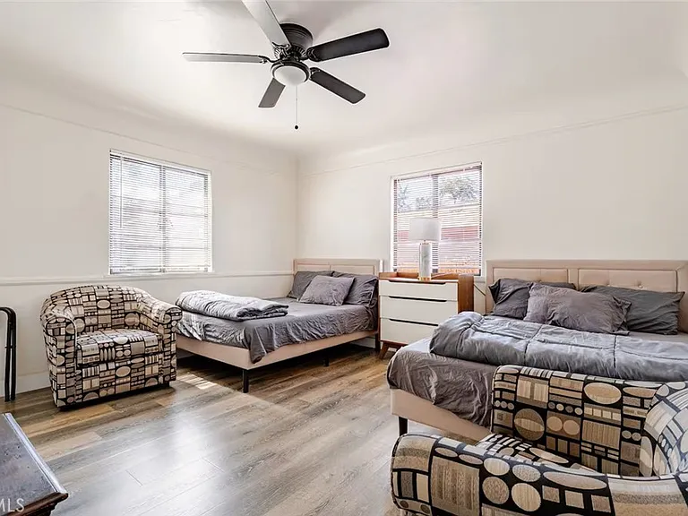 1574 N Orange Grove Ave — Photo 19