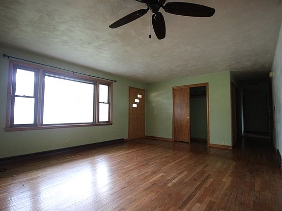 4th image of 404 W McConnell St