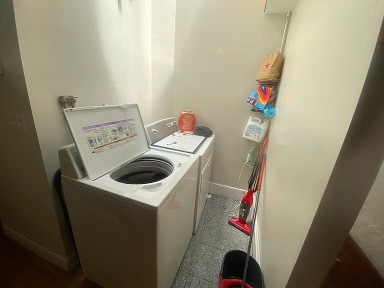 127 Cedar St #13 — Photo 11