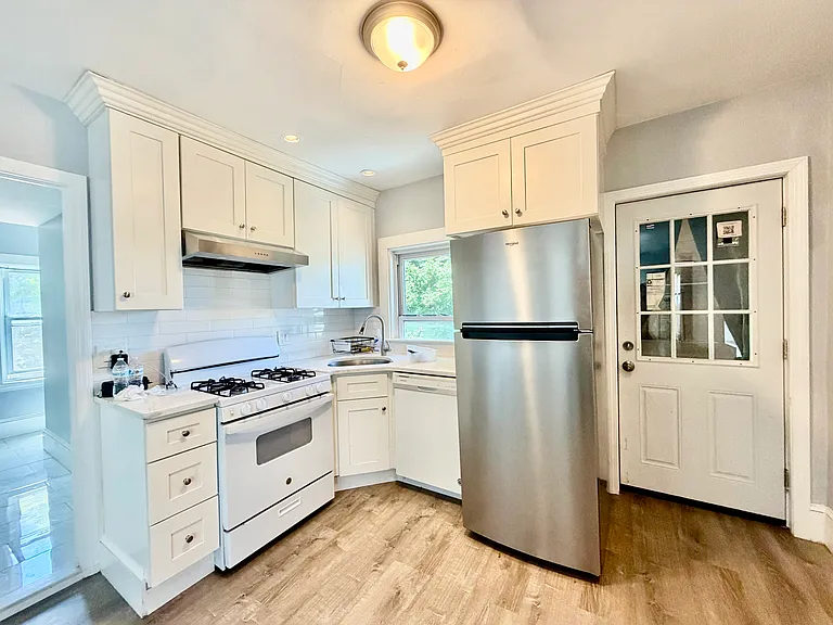 32 Stedman Ave #B1 — Photo 17