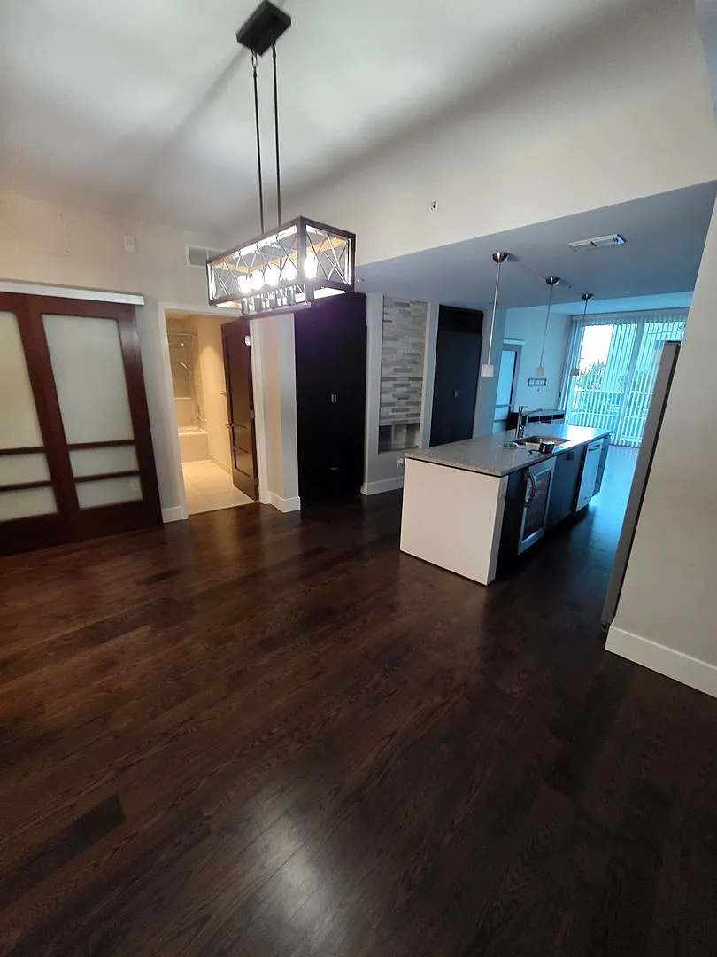 Luxurious 2/2 Modern Condo in Prestigious Channelside with Resort-Style Amenities — Photo 4