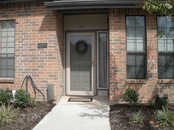 2nd image of 109 Manor Pl