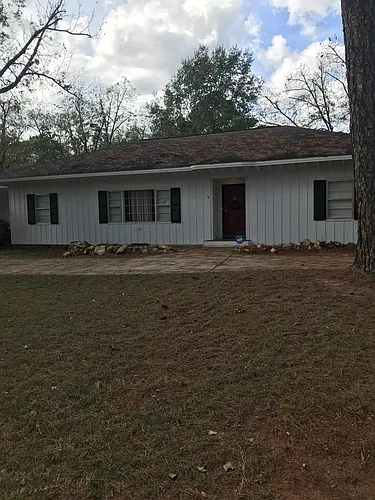 2205 Greenwood Dr Photo 1