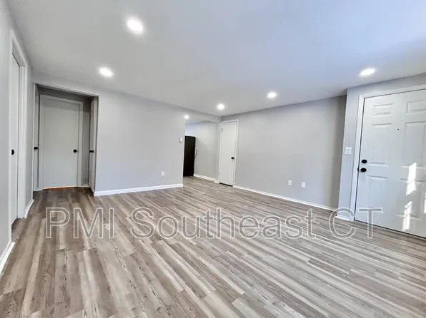 120 Gallup Hill Rd APT 3C, Ledyard, CT 06339