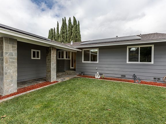 3rd image of 377 Surber Dr