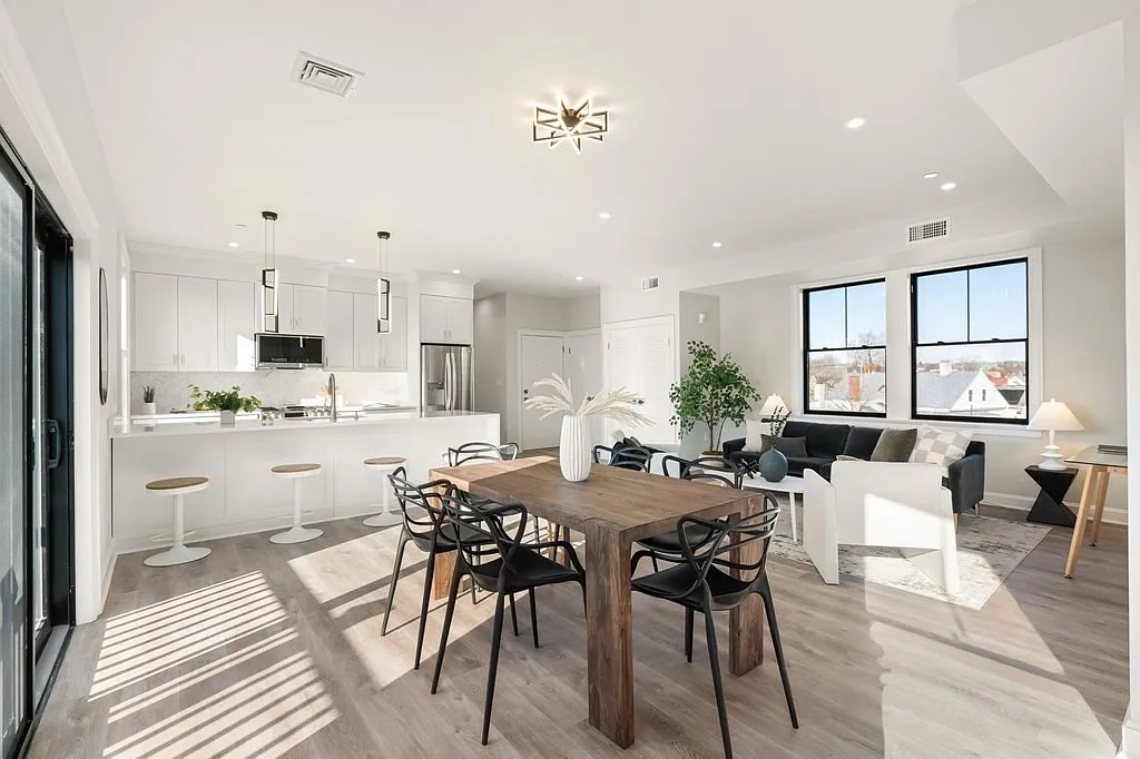 3 bed, 1860 sqft, $5,600 — Photo 1