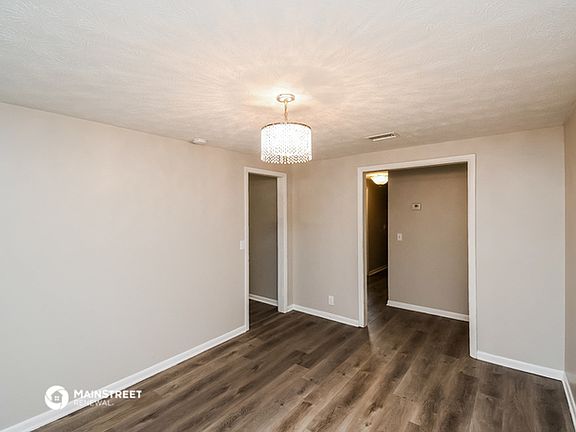 4th image of 2303 W Courtney Dr