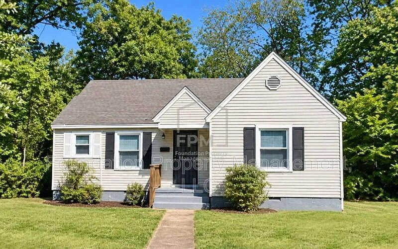 2 bed, 1.0 bath, 808 sqft, $950 — Photo 1