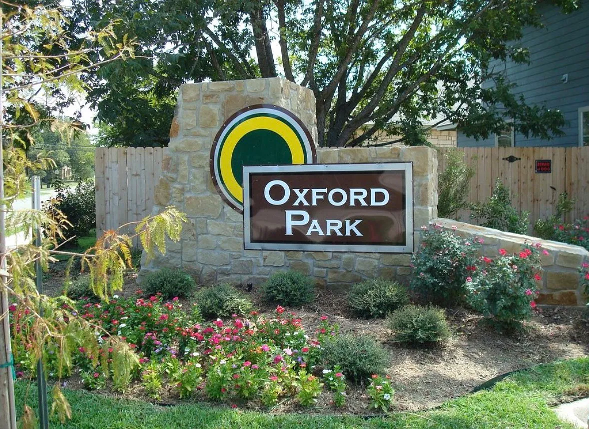 4 bed, 4.5 bath, 2500 sqft, $2,200 — Photo 3