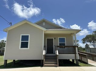 1427 16th St, Rockport, TX 78382