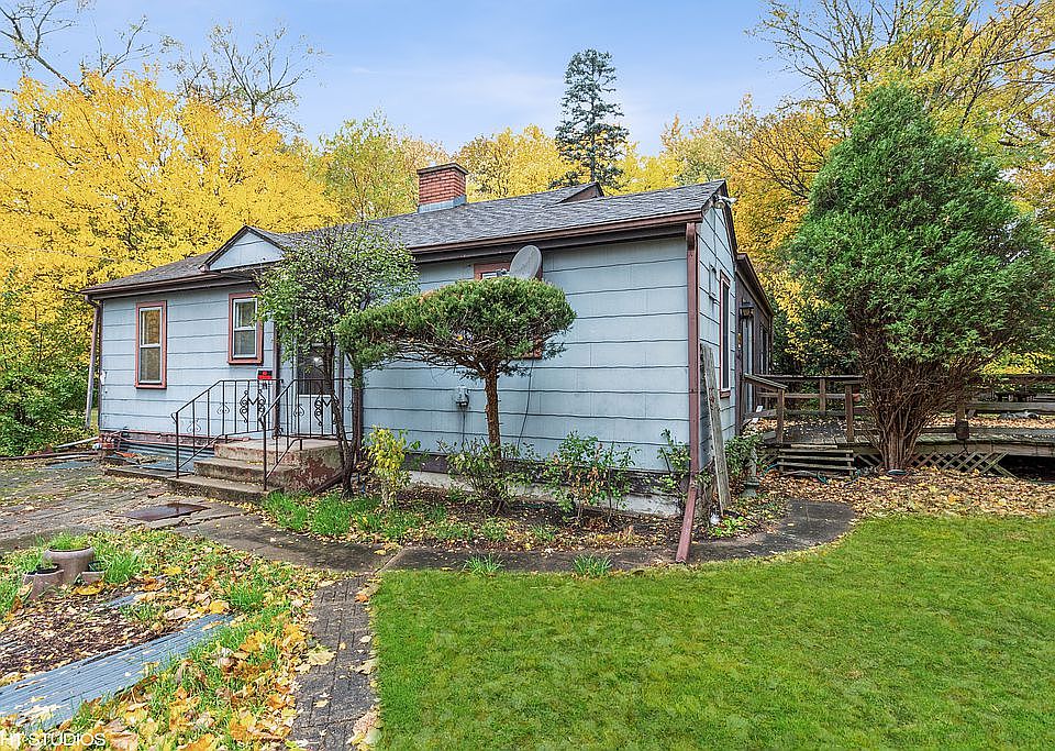 House with deck