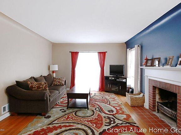 2nd image of 1623 Margaret Ave SE