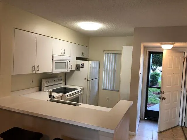 2 bed, 2.0 bath, 825 sqft, $1,950 — Photo 3