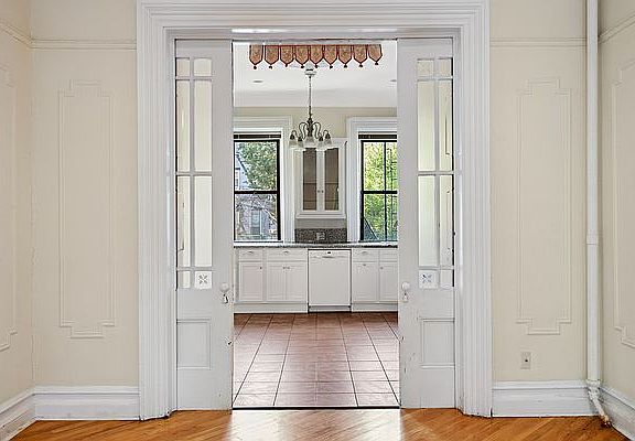5th image of 397 Sackett St