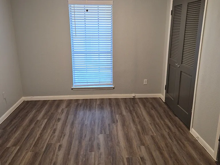 Alamo Apartments — Photo 6