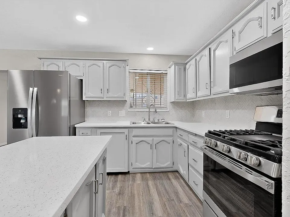 4 bed, 1.5 bath, 1711 sqft, $2,250 — Photo 4