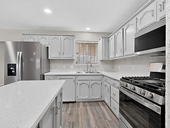 4th image of 1920 Sanford Ave SW