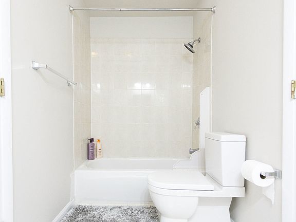 3rd image of 2429 N Clybourn Ave #D