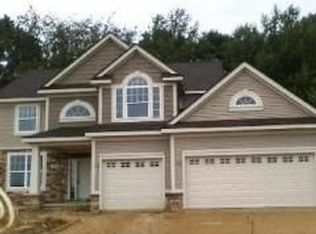 455 Napa Valley Dr, Milford, MI