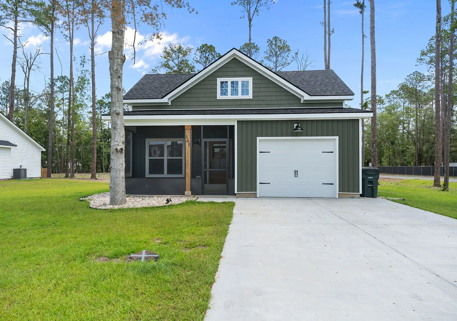 Southern Charm at Its Finest Beautiful 3-Bedroom Home in Pembroke — Photo 1
